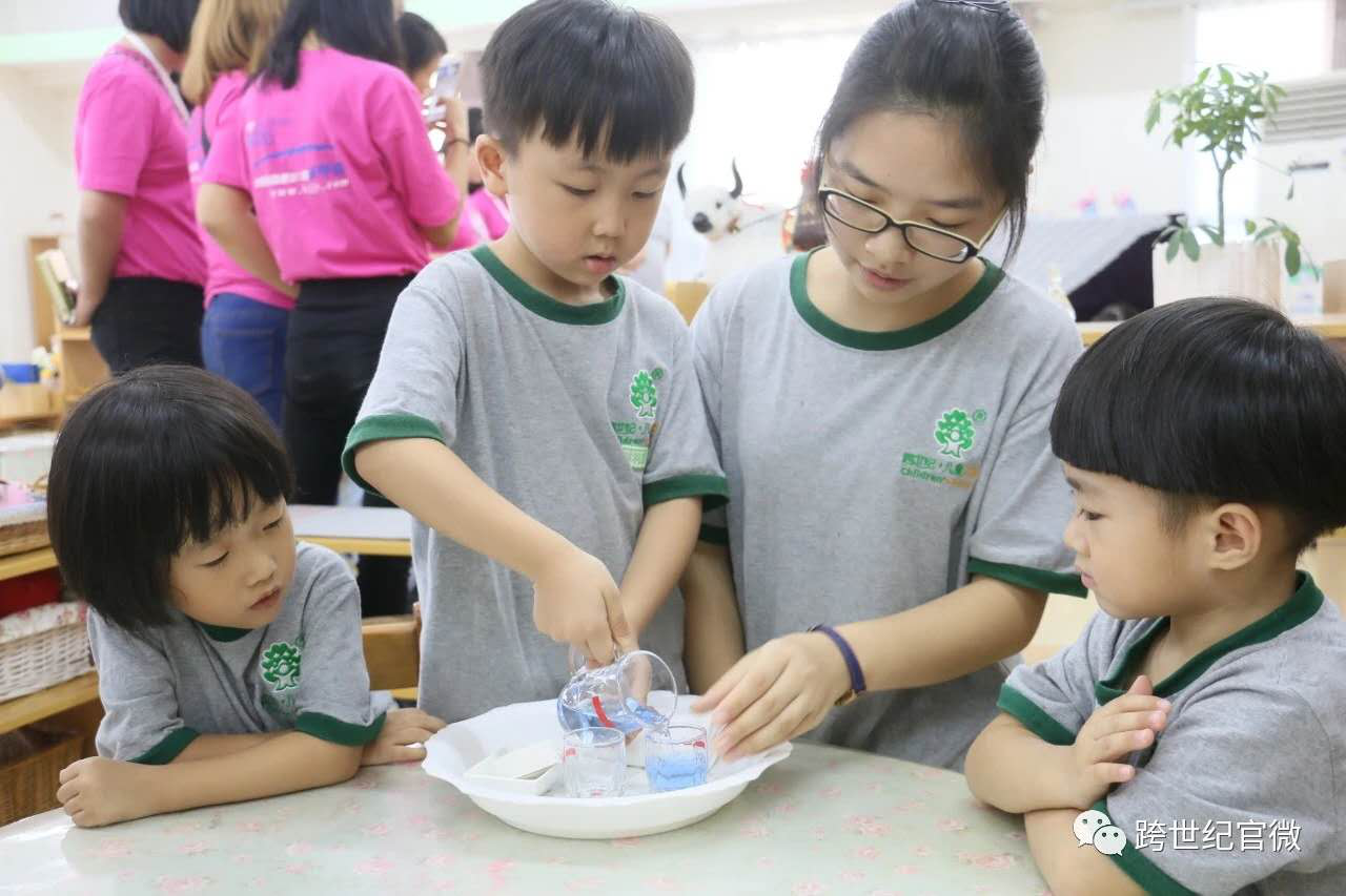 蒙氏幼兒園里，教師應(yīng)該如何做好幼兒的觀察記錄？