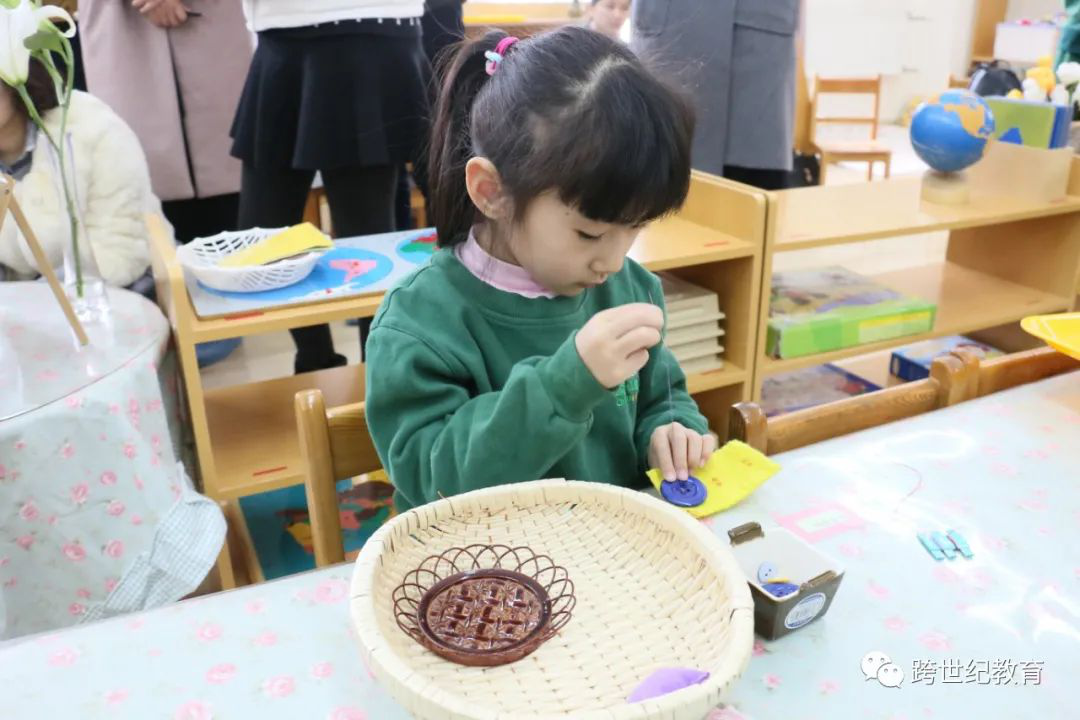 蒙氏幼兒園如何培養(yǎng)孩子的感受力？這些方法你值得擁有！