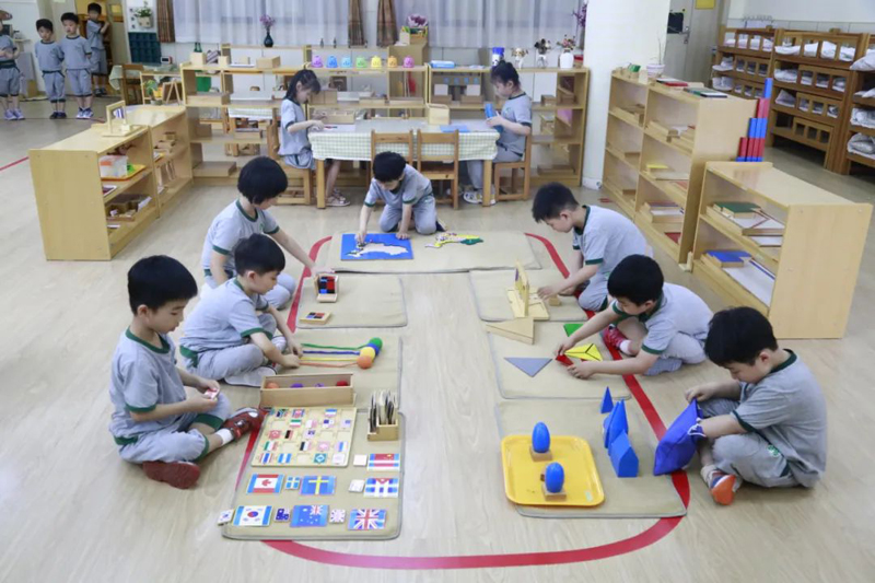 幼兒園值得夸耀的不是硬件設(shè)施，而是幼兒教師