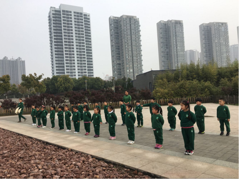 河南省魯山跨世紀幼兒園：“尋找春天的足跡”152.png